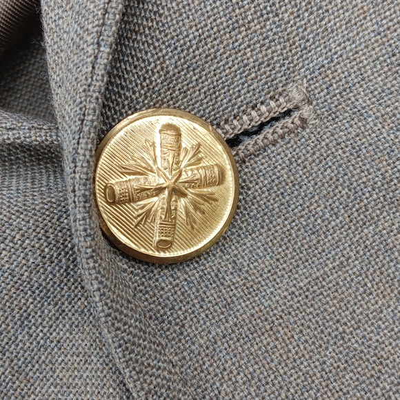 NEW ENGLAND COLLECTION MEN'S VINTAGE (2) BUTTON BLAZER W/GOLD BUTTON ACCENTS - Picture 15 of 17